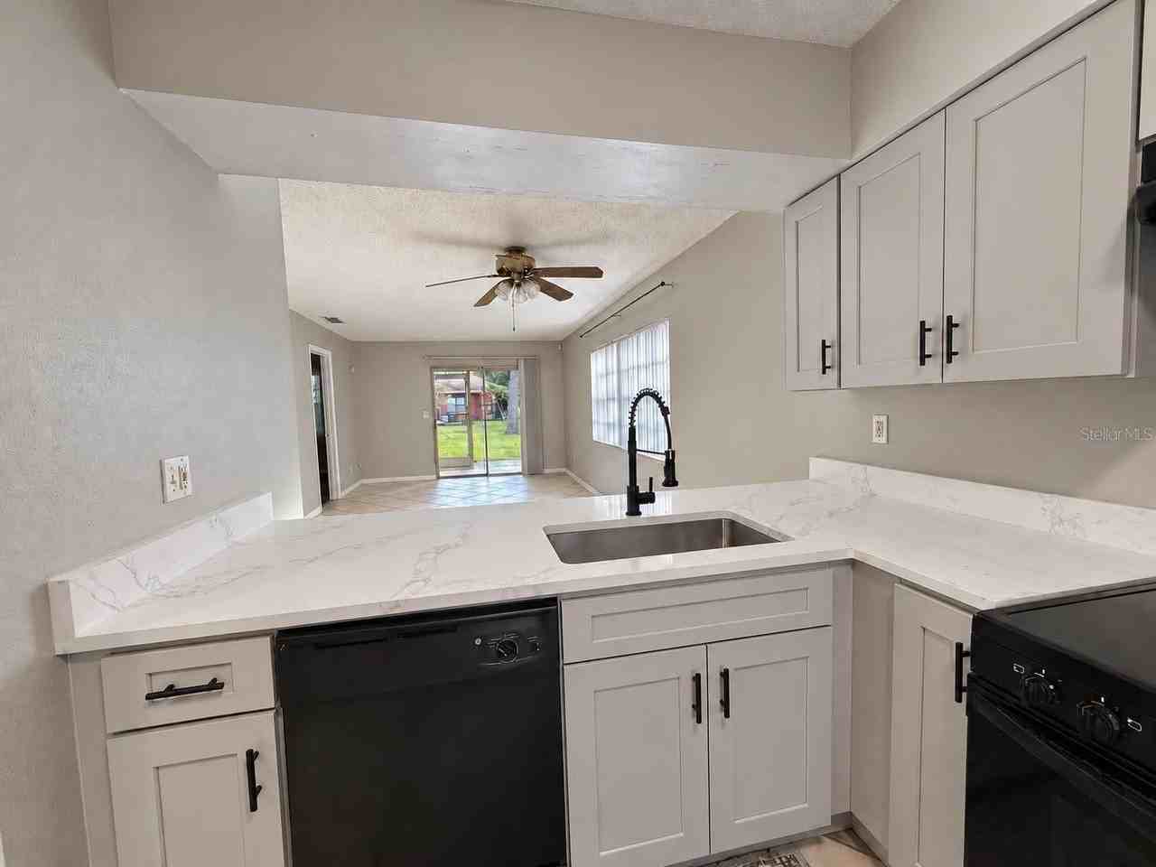 6380 Bonnie Bay Cir N - Photo 4 of 13