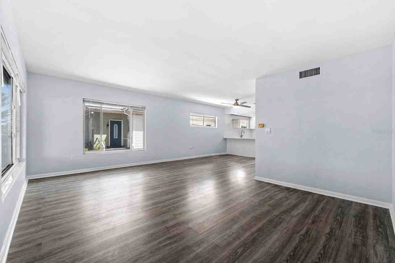 1949 Edgewater Dr - Photo 7 of 15