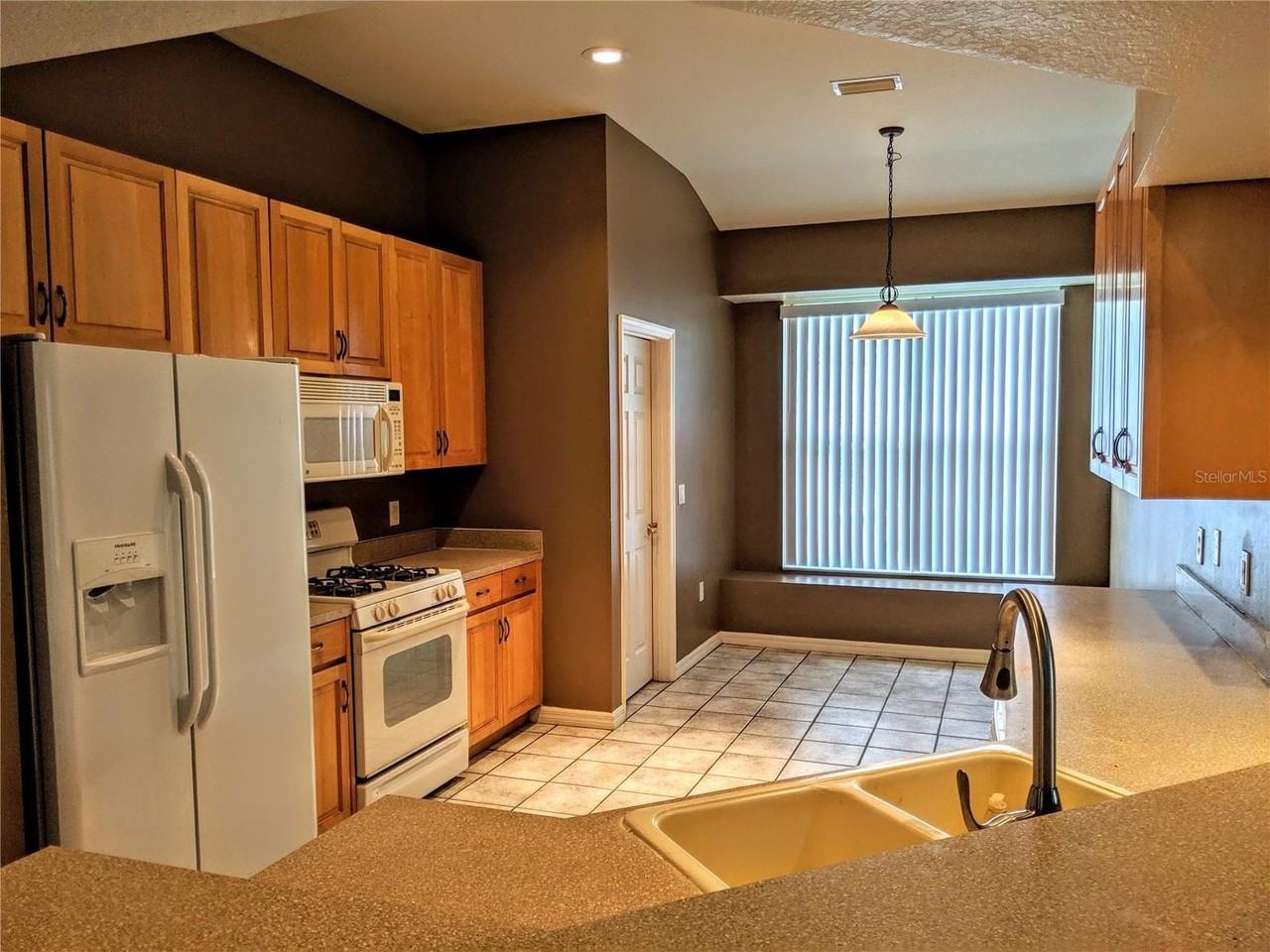18072 Arbor Crest Dr - Photo 4 of 12