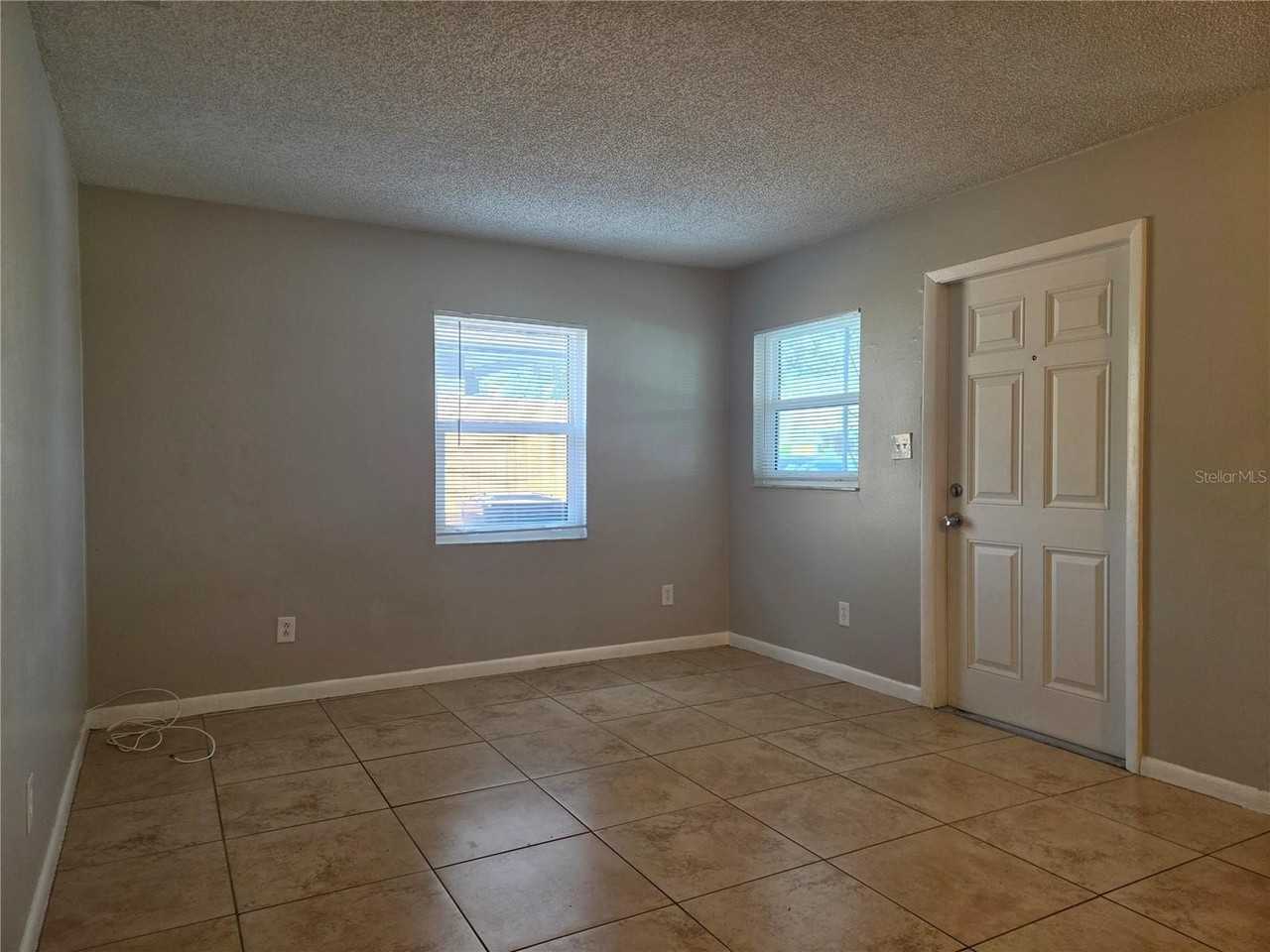 2410 W Cypress St #B - Photo 4 of 18