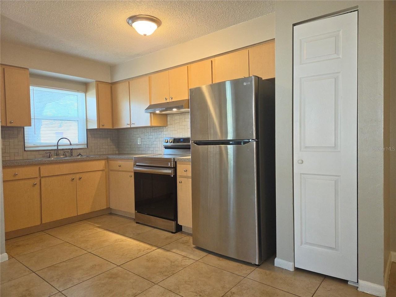 2410 W Cypress St #B - Photo 7 of 18