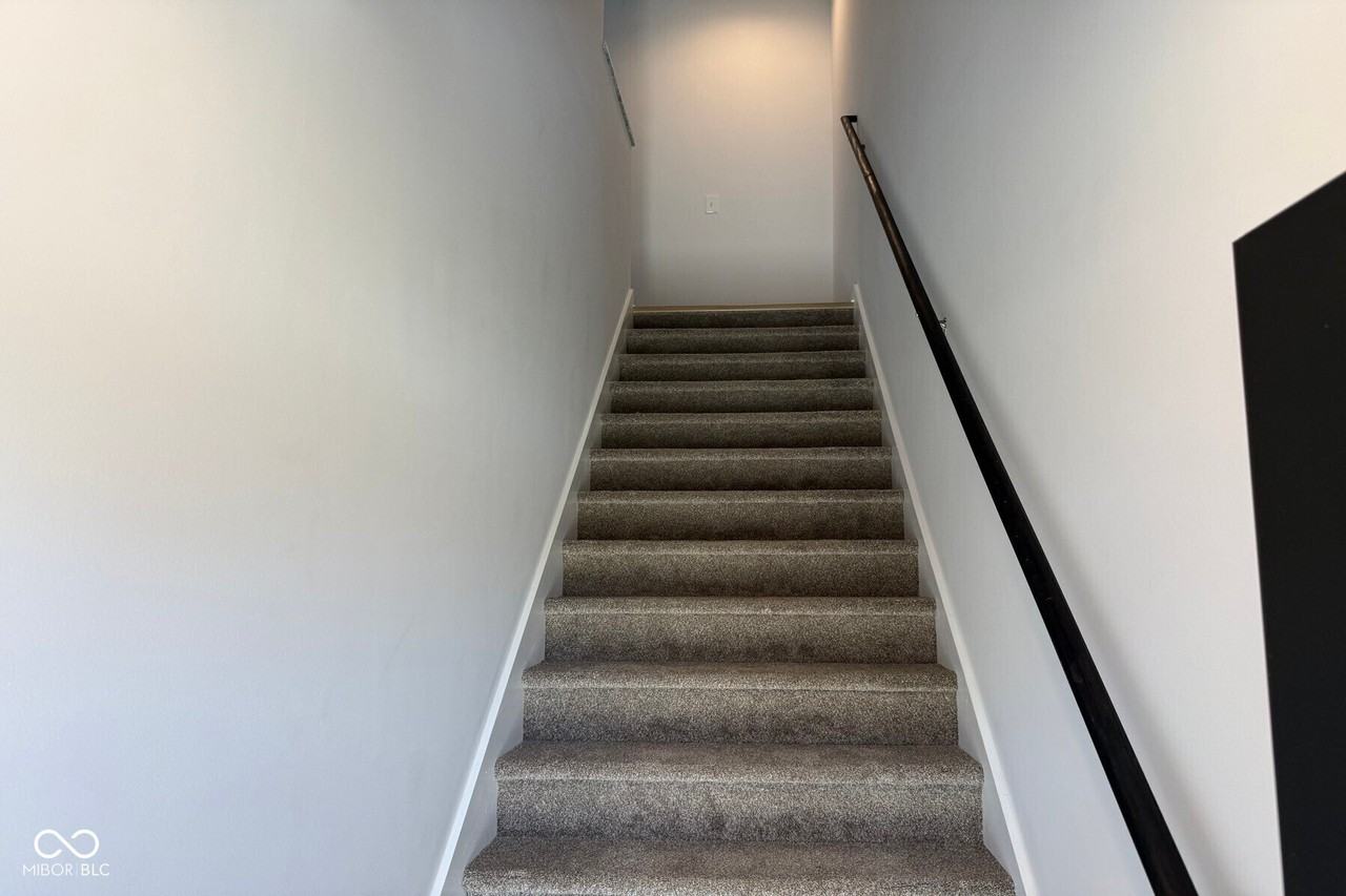 401 N Walcott St #B - Photo 4 of 16