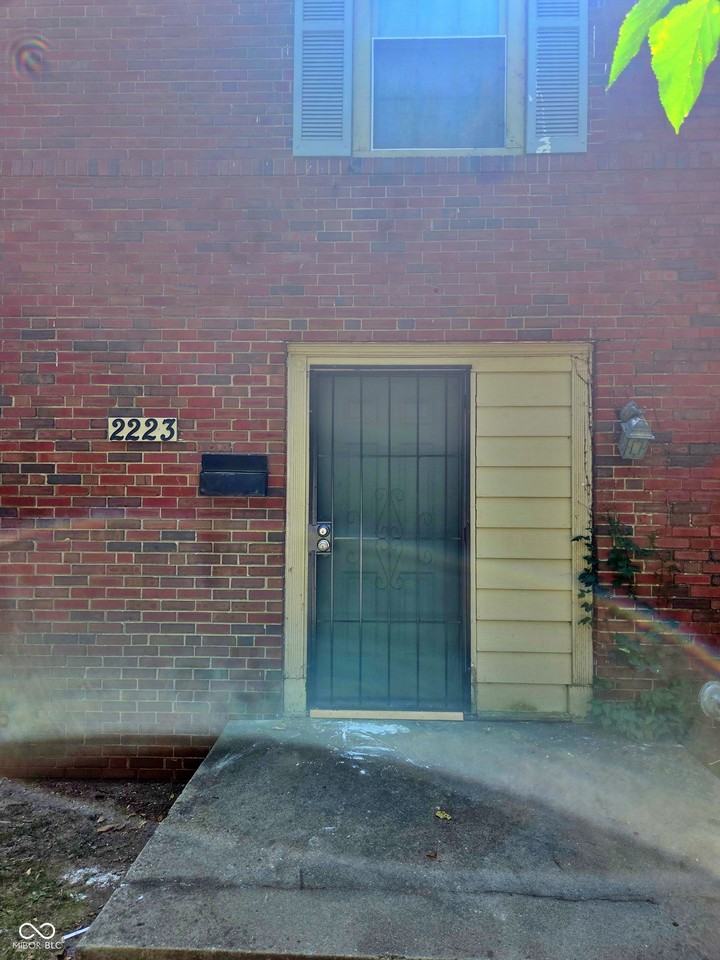2223 E 38th St - Photo 3 of 17