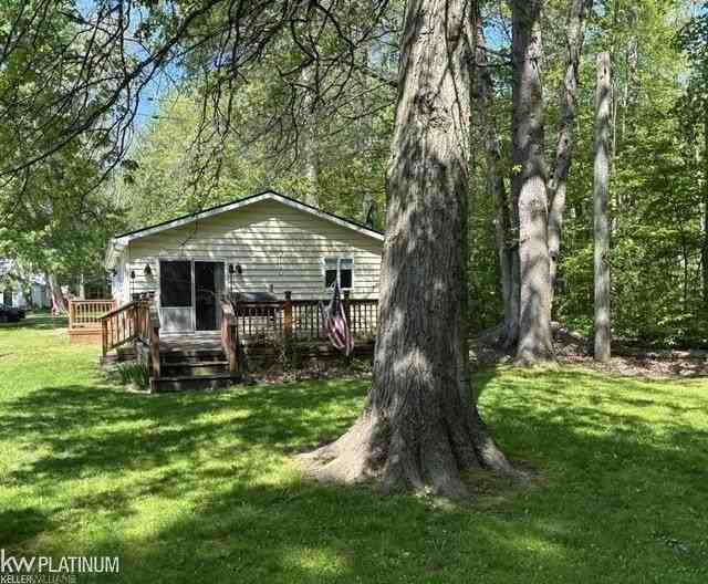 9083 Island Dr - Photo 2 of 17