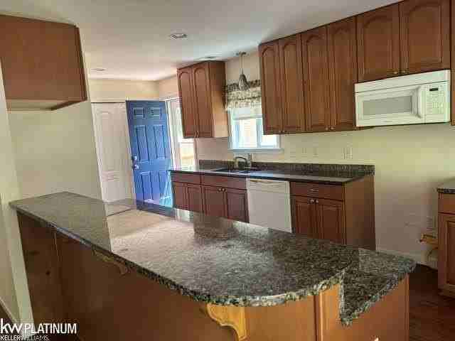 9083 Island Dr - Photo 4 of 17