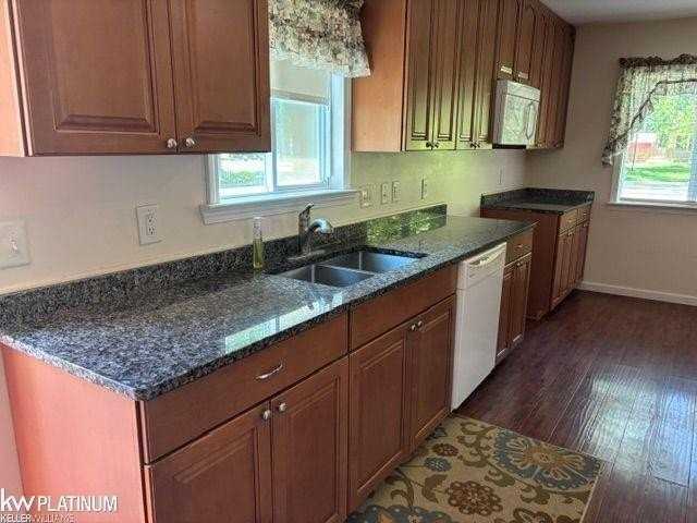 9083 Island Dr - Photo 5 of 17