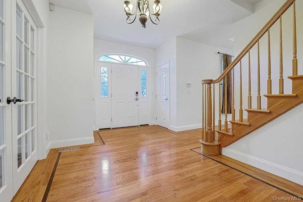465 North St - Photo 4 of 42