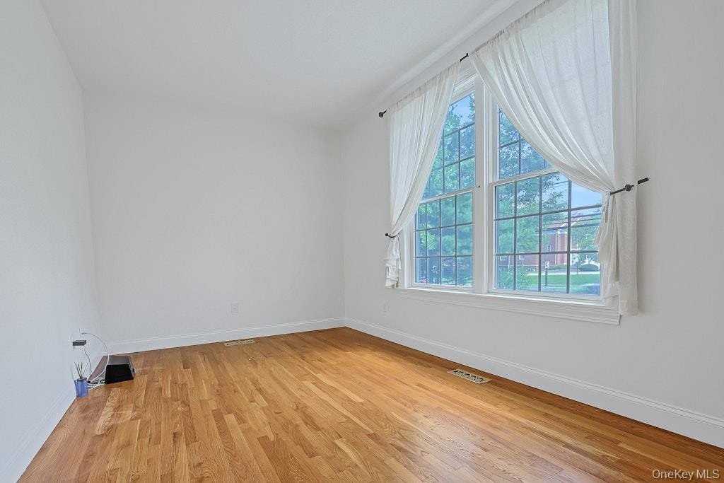 465 North St - Photo 7 of 42