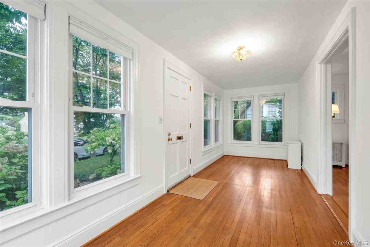 138 Hillcrest Ave - Photo 2 of 21