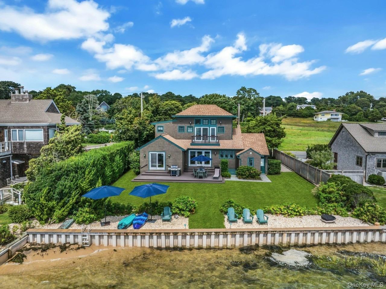 310 E Montauk Hwy - Photo 2 of 29
