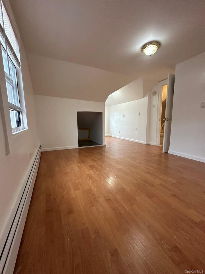 5617 136th St #2FL - Photo 3 of 8