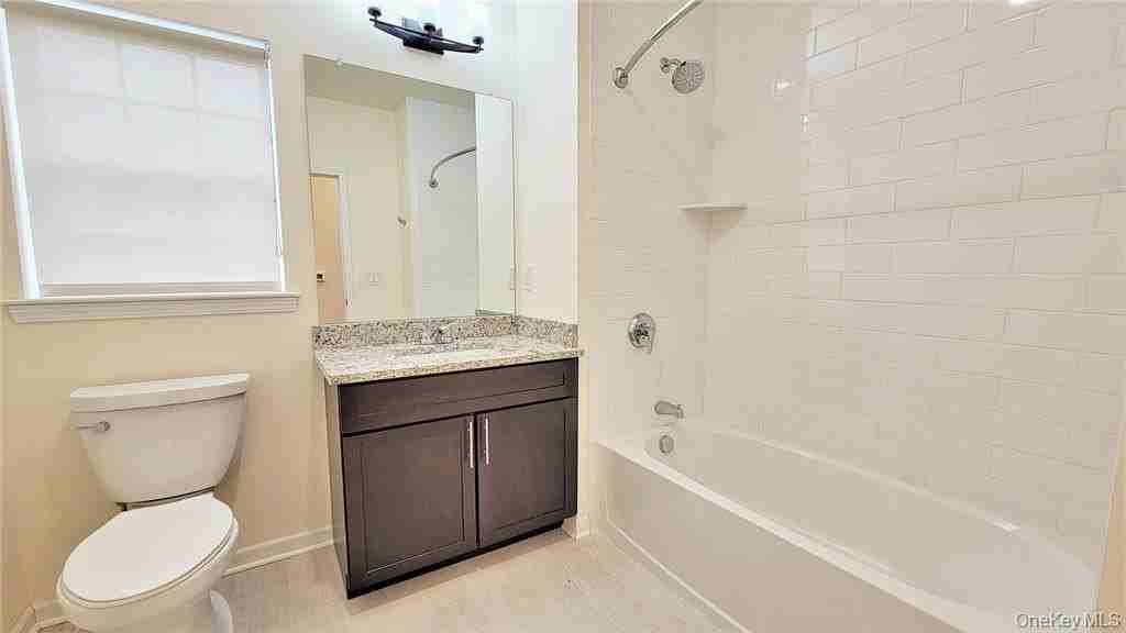 260 W Main St #11 - Photo 5 of 21