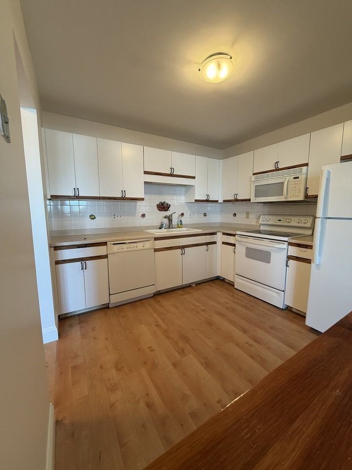 100 Cove Way #405 - Photo 5 of 12