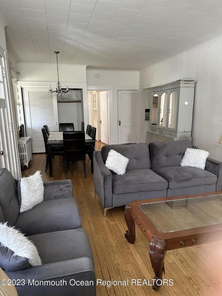 8 Royal Pl - Photo 2 of 7