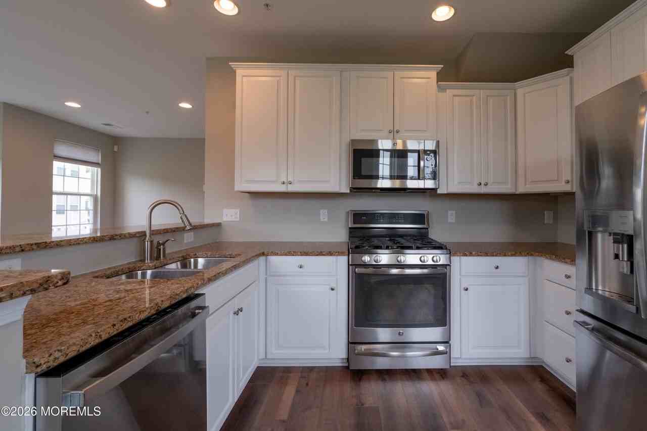 24 Kyle Dr - Photo 2 of 29