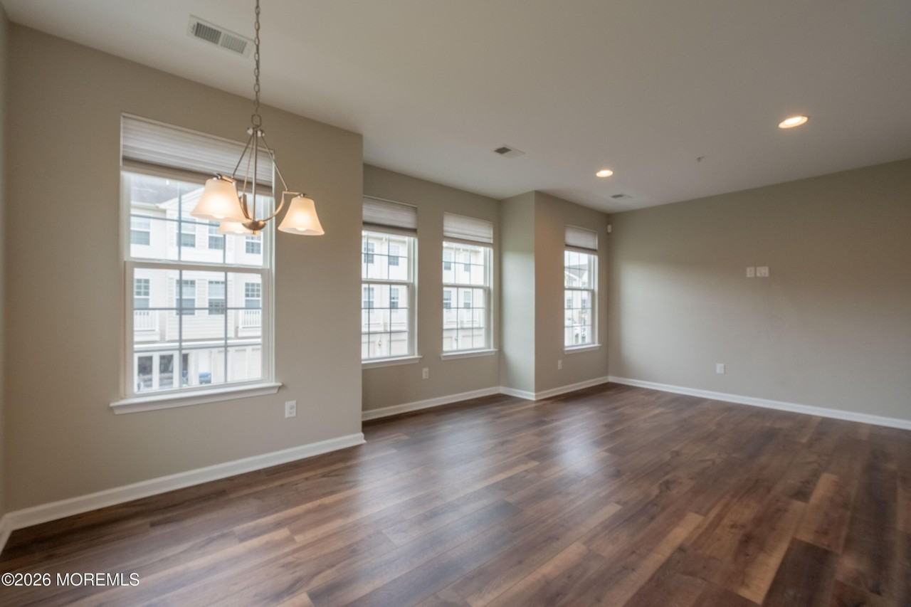 24 Kyle Dr - Photo 6 of 29