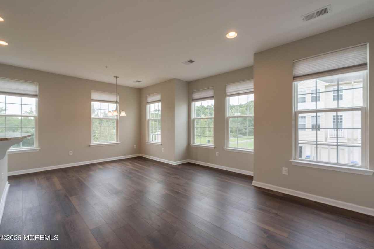24 Kyle Dr - Photo 7 of 29