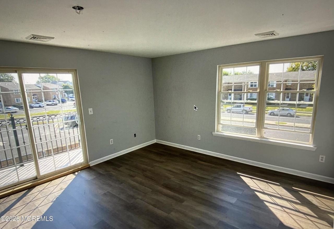 60 Carr Ave #4 - Photo 2 of 5