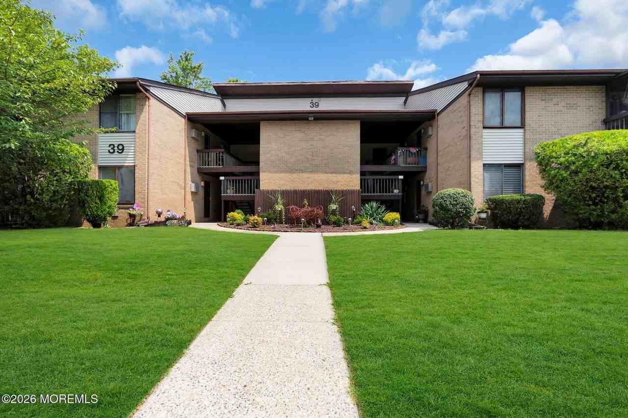 39 Meadow Green Cir #D