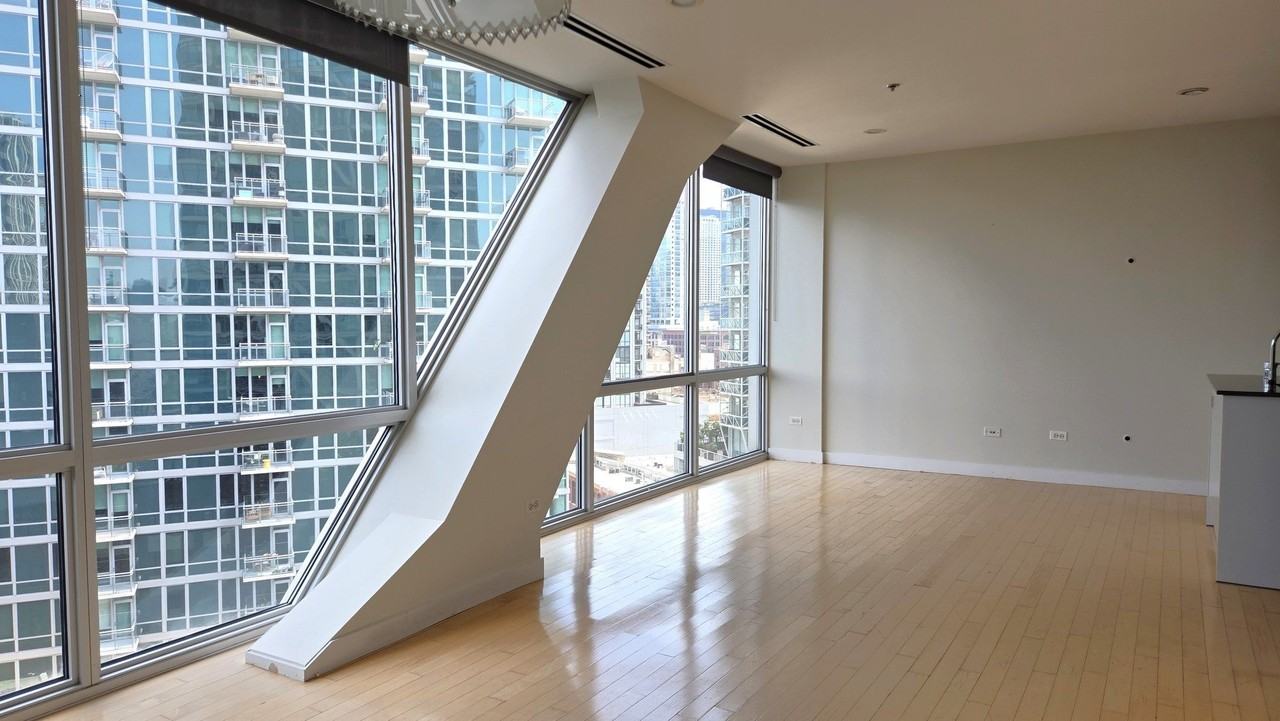 510 W Erie St #1007 - Photo 3 of 21