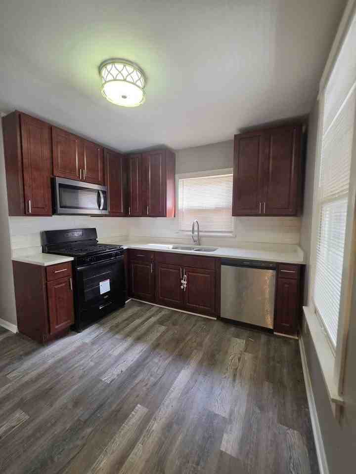 309 E 120th Pl - Photo 4 of 11