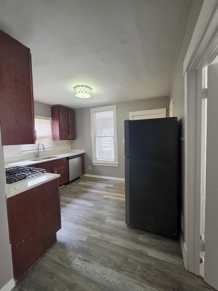 309 E 120th Pl - Photo 5 of 11