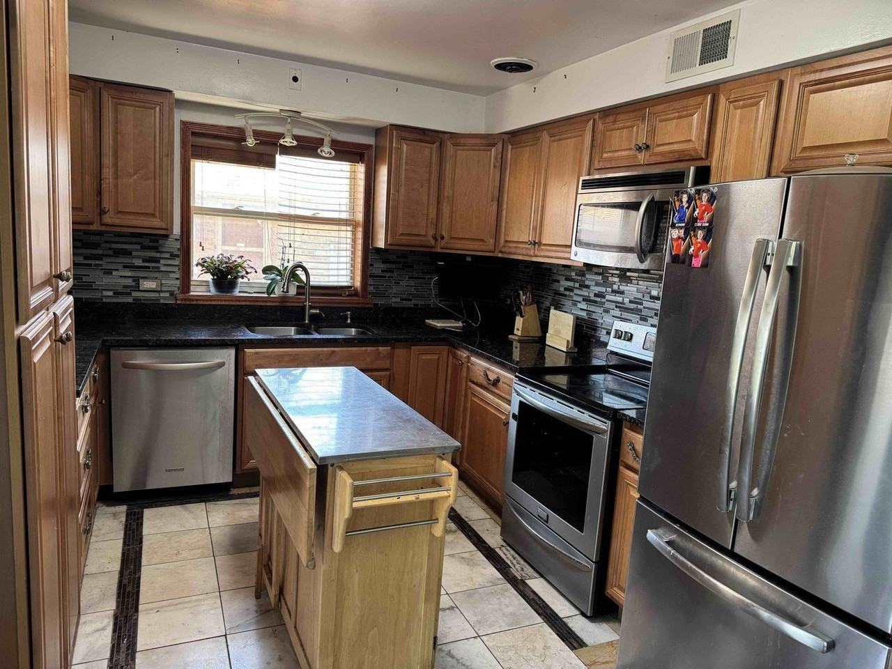 7918 W Oakton St - Photo 5 of 12