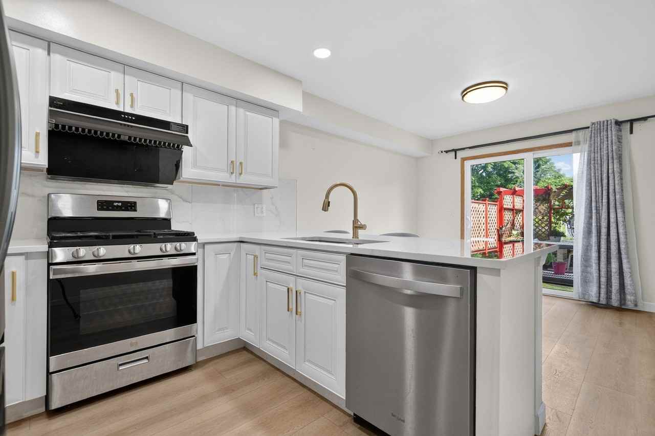 1047 Beninford Ln - Photo 7 of 37