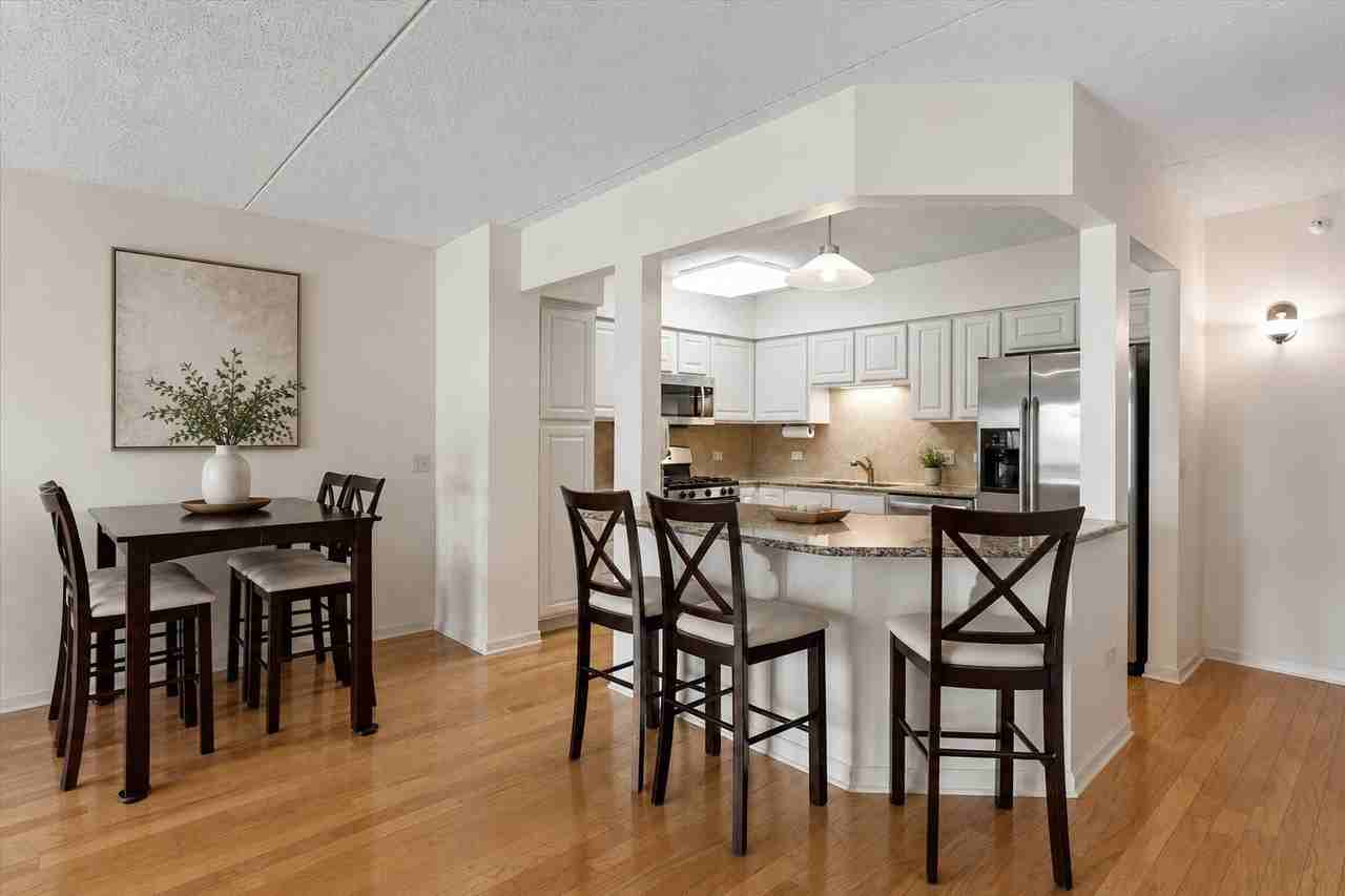 5155 Madison St #402 - Photo 6 of 18