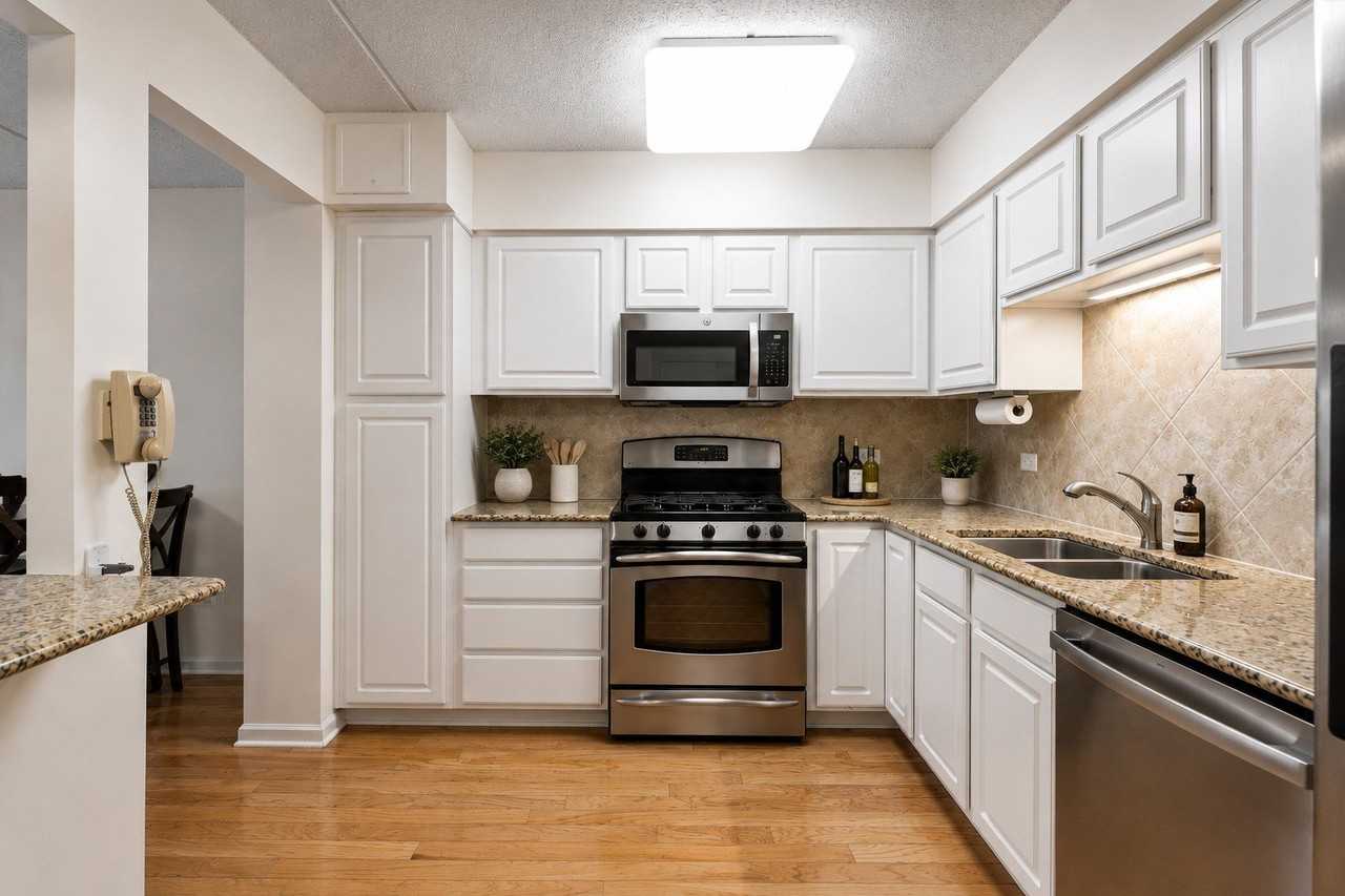 5155 Madison St #402 - Photo 7 of 18