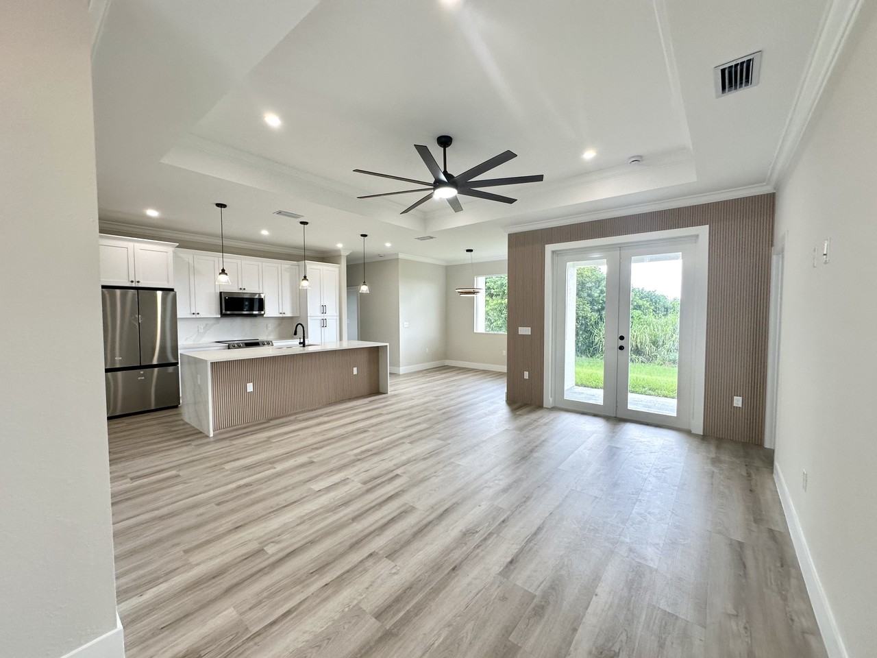 921 Norton Ave S #0 - Photo 4 of 24