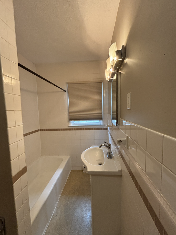 1809 Avenue B #1 - Photo 4 of 8