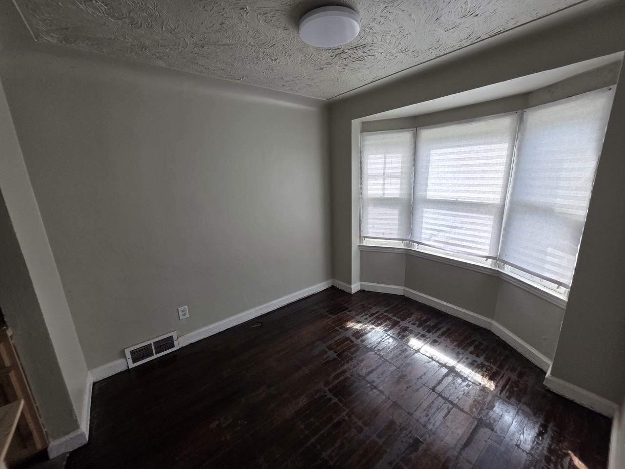 2302 Tyler St #1 - Photo 3 of 50
