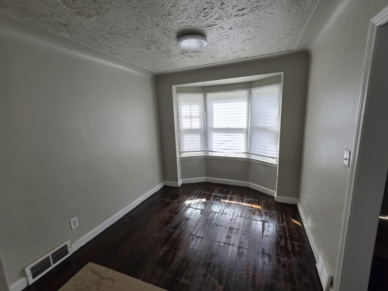 2302 Tyler St #1 - Photo 5 of 50
