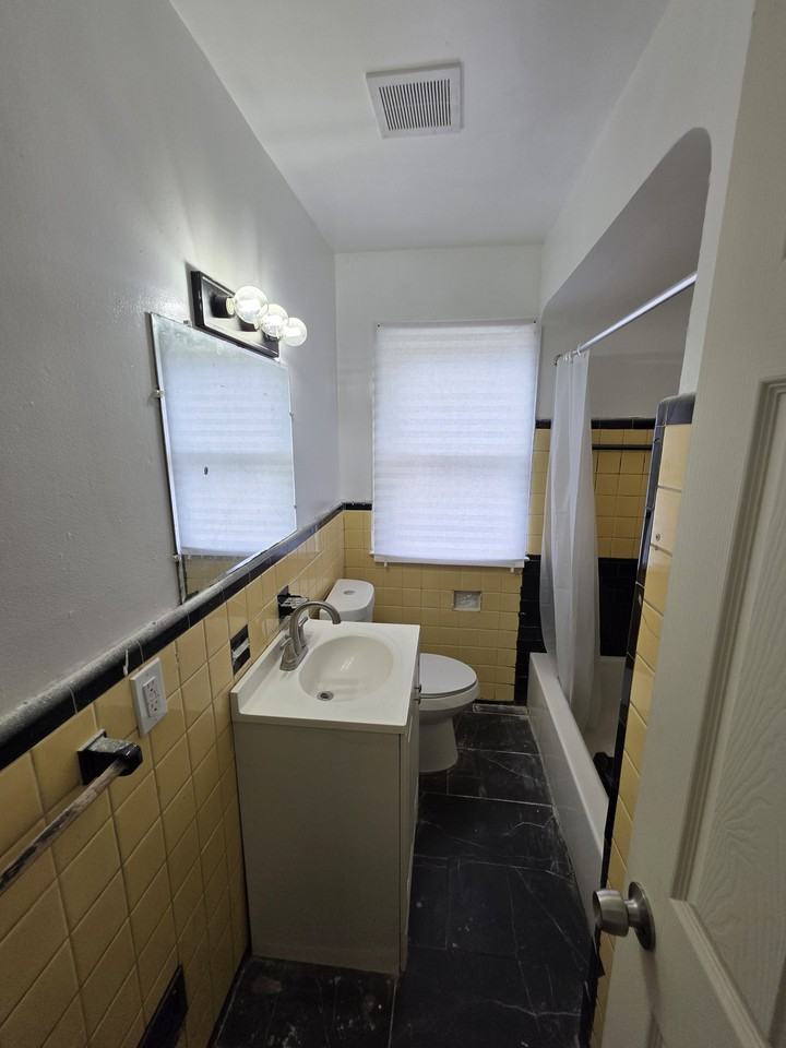 2302 Tyler St #1 - Photo 7 of 50