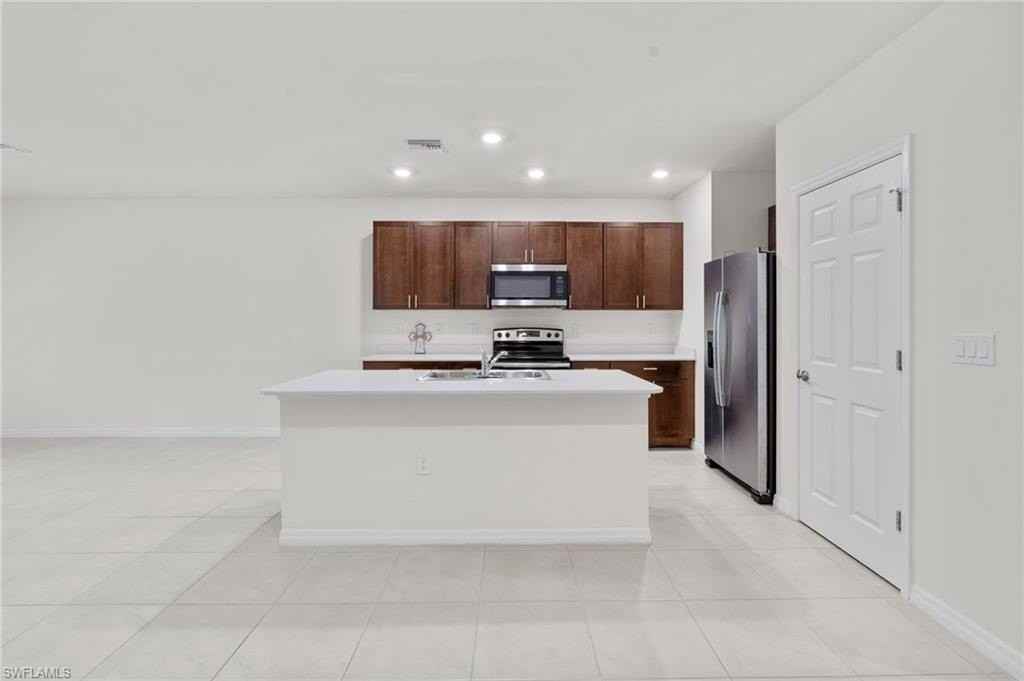 15535 Wildflower Cir - Photo 3 of 33