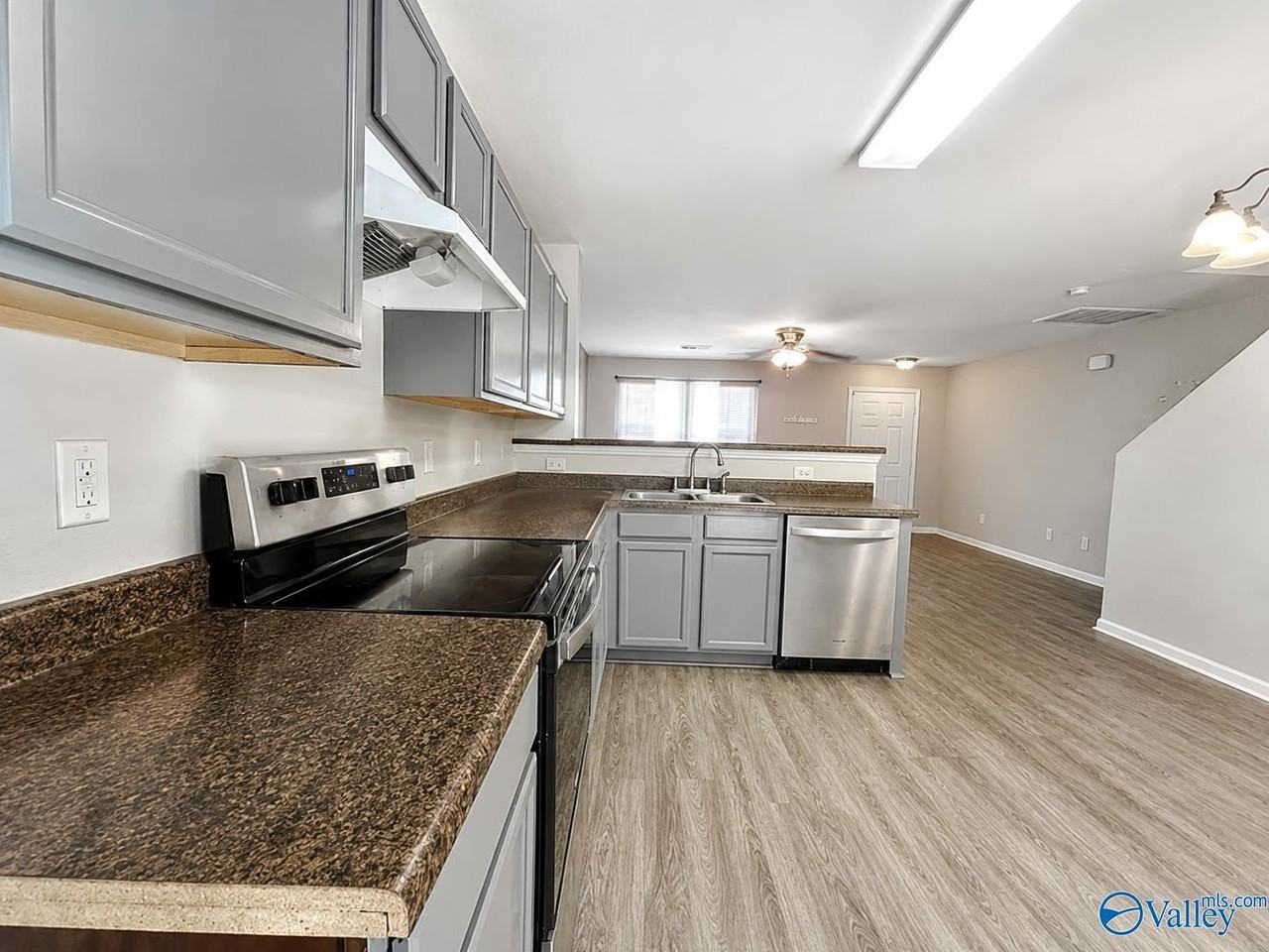 126 Sedgewick Dr - Photo 4 of 17