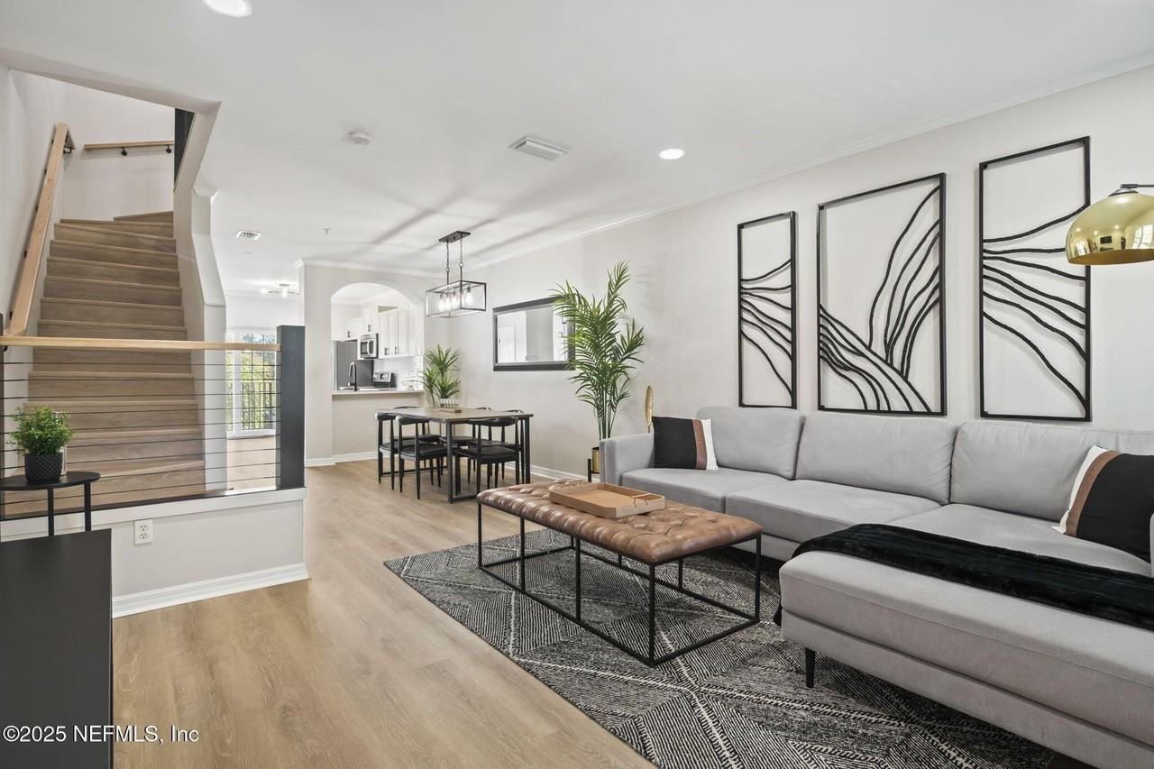 509 N Market St - Photo 2 of 13