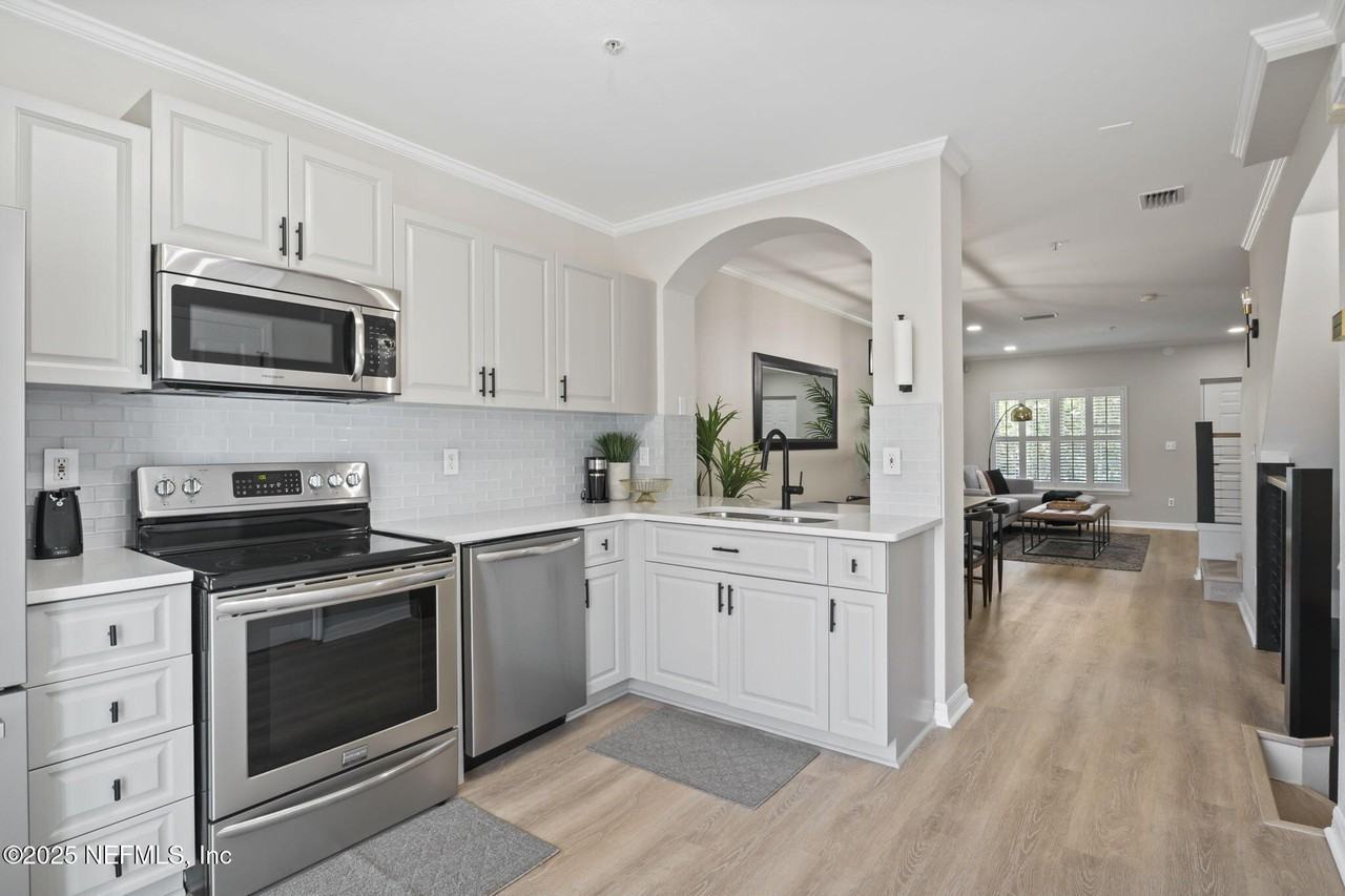 509 N Market St - Photo 3 of 13
