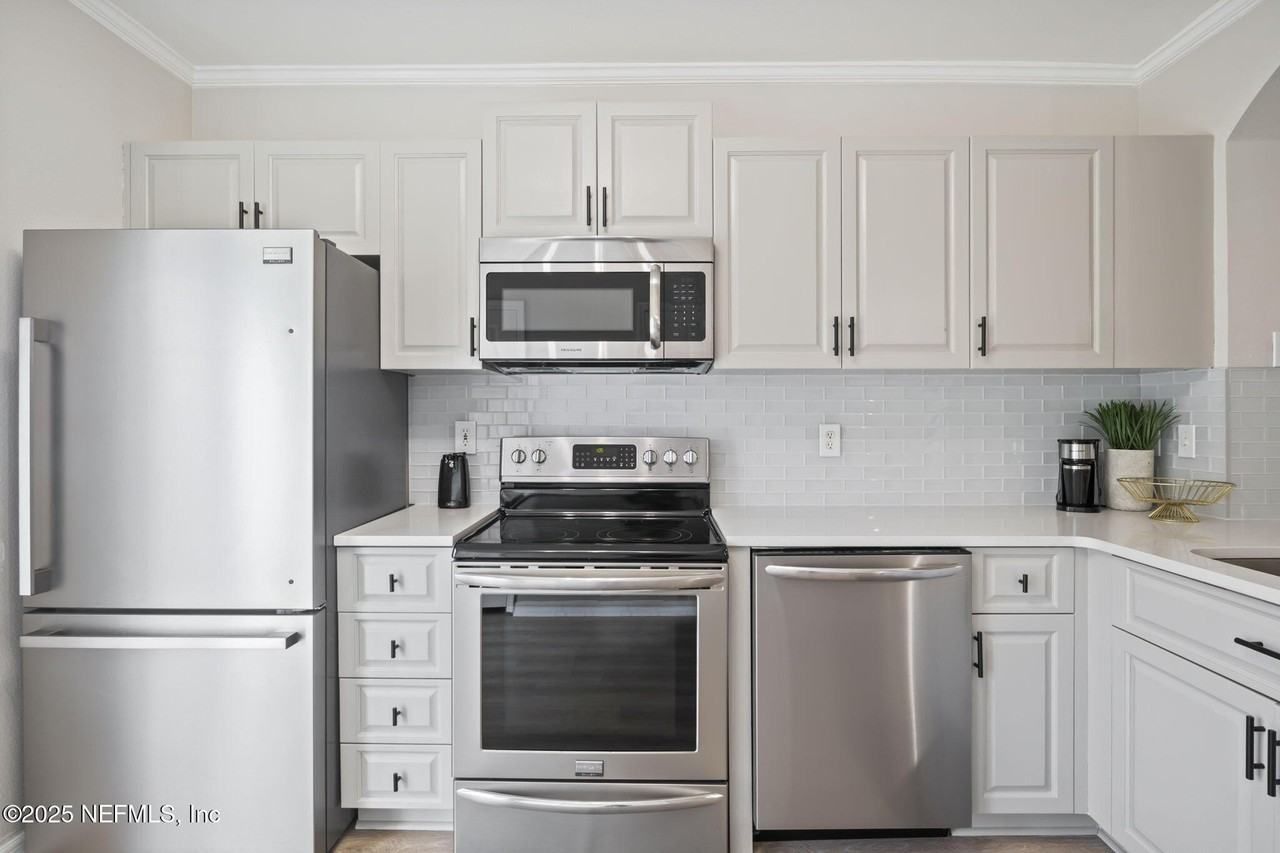 509 N Market St - Photo 4 of 13