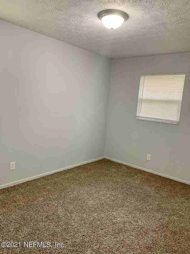 8009 Arble Dr - Photo 5 of 12