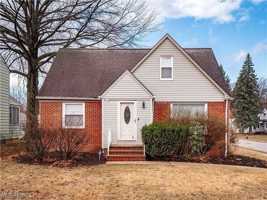 featured image of 1216 S Green Rd