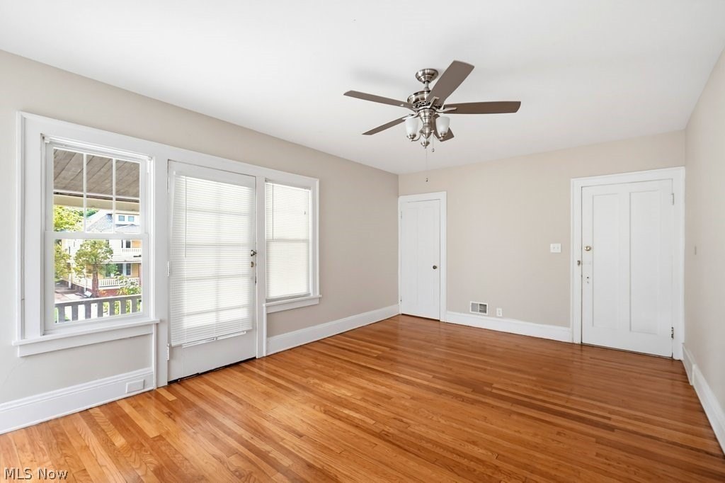 3423 Beechwood Ave - Photo 3 of 22