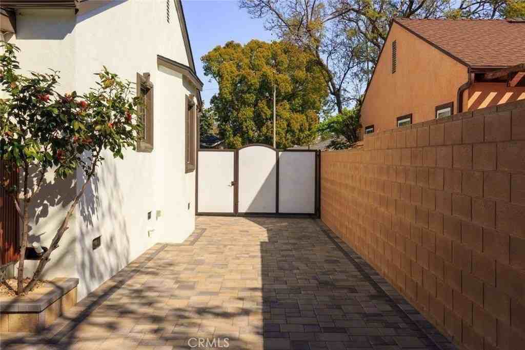 1735 N Lima St - Photo 5 of 29