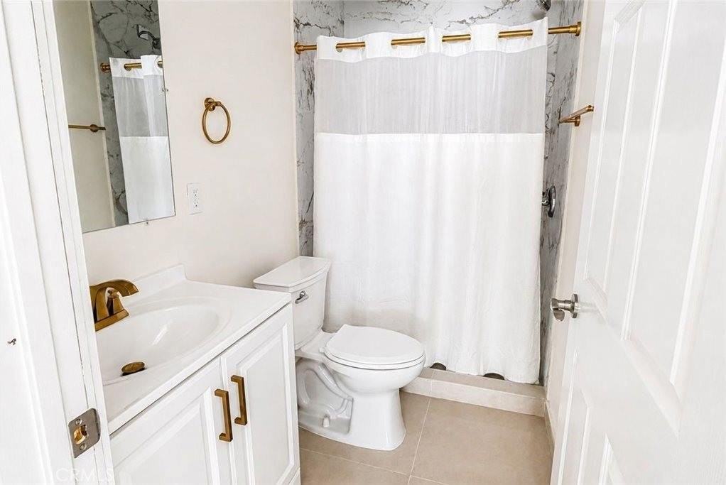 7938 Lurline Ave - Photo 3 of 9
