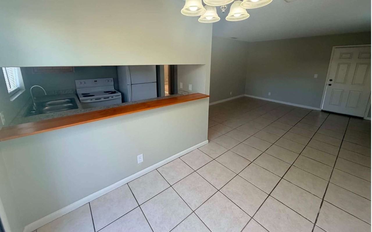 3860 Nw Huntsboro St Apt 101 - Photo 3 of 7