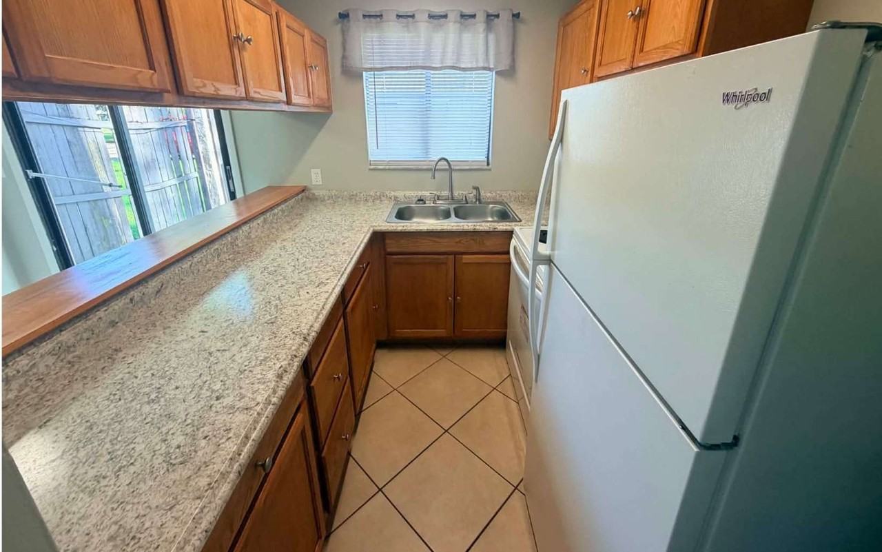 3860 Nw Huntsboro St Apt 101 - Photo 4 of 7