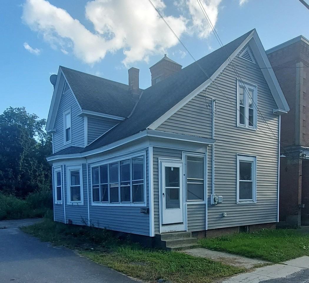 16 Oak St - Photo 2 of 11