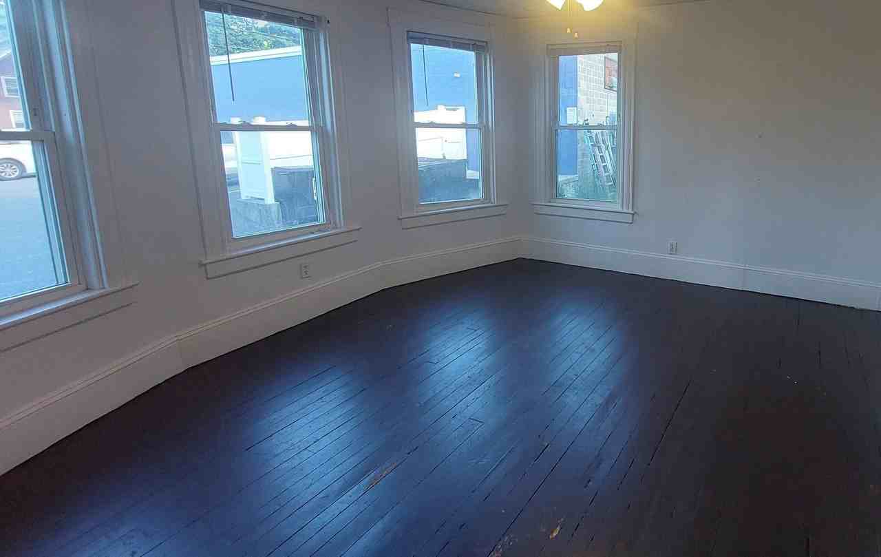 16 Oak St - Photo 4 of 11