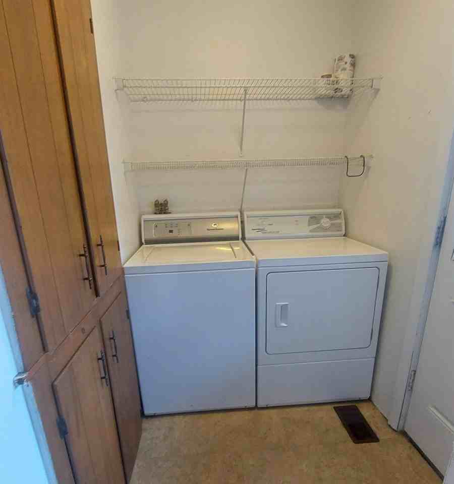 16 Oak St - Photo 7 of 11